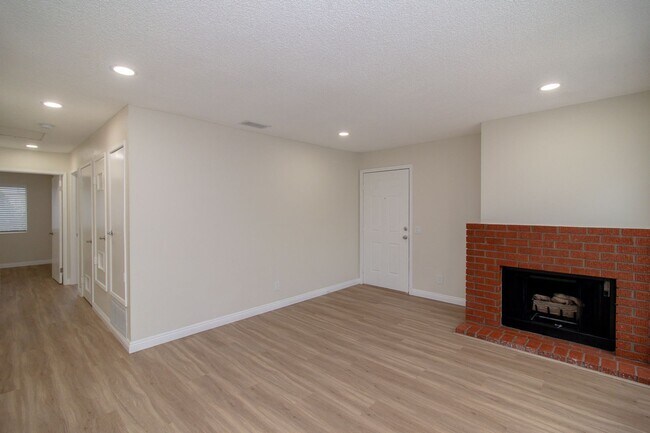 Building Photo - Newly Remodeled 2 Bed / 2 Bath  Upstairs Condo In Colton!