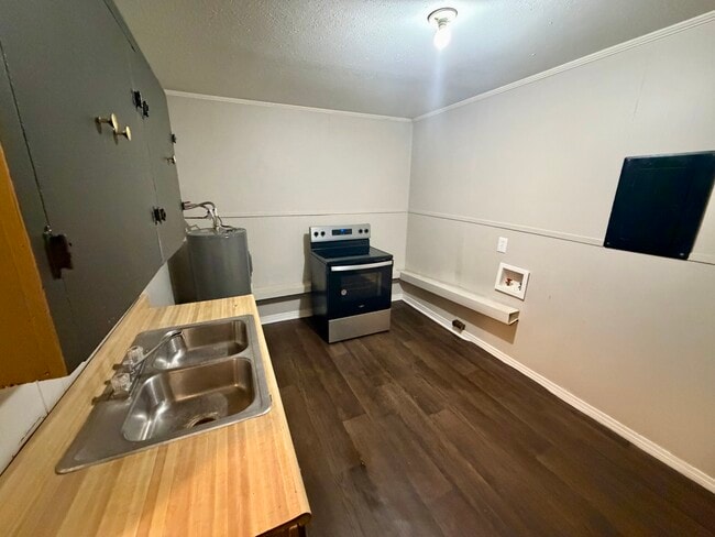 Building Photo - 616-622 14th St Quadplex
