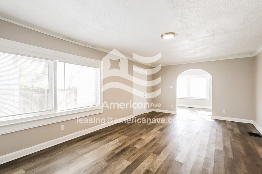 Building Photo - 644 E 34th St