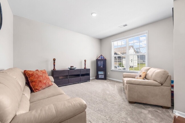 Building Photo - Amenity-Rich Neighborhood!