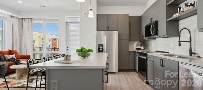 Building Photo - 2222 N Tryon St