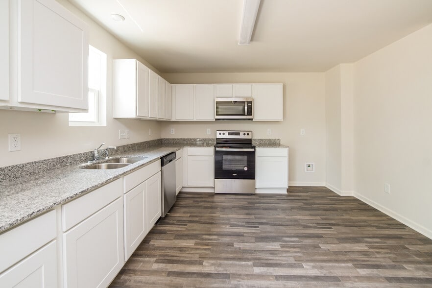 Building Photo - 1055 Manor Dr