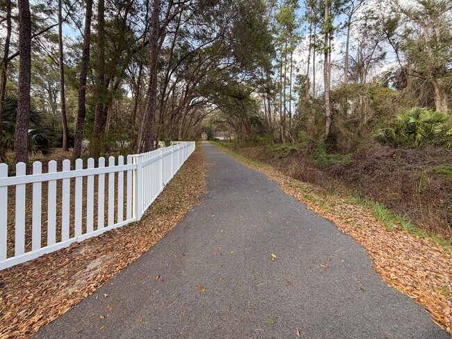 Building Photo - 4BR/2BA POOL home in NW Gainesville!