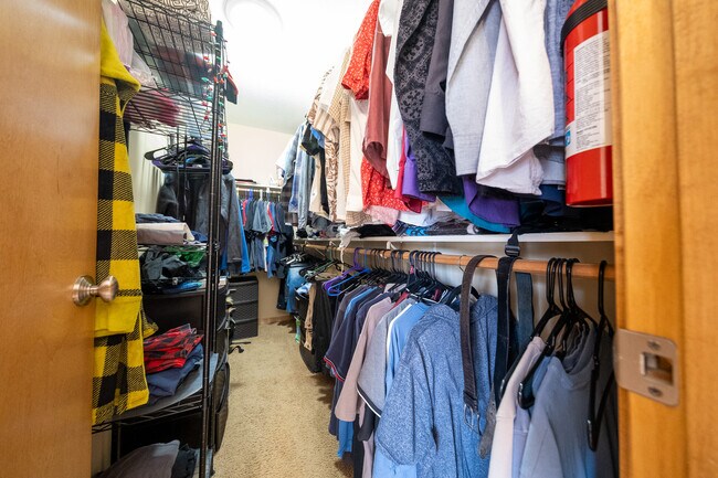 Building Photo - 572 Danube Ave