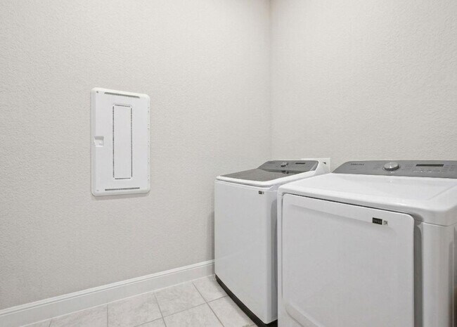 Building Photo - 513 Barnhill Lp