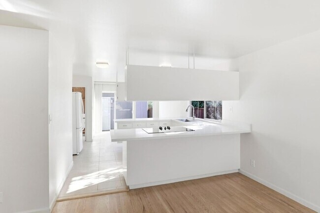 Building Photo - 1201 Weymoth Dr