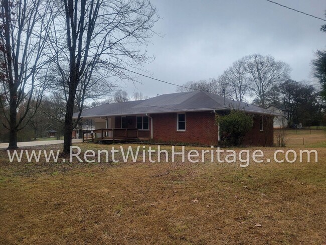 Building Photo - GRAMPA'S BUNGELOW - AWESOME BRICK RANCH WITH FULL UNFINISHED BASEMENT / GREAT LOCATION
