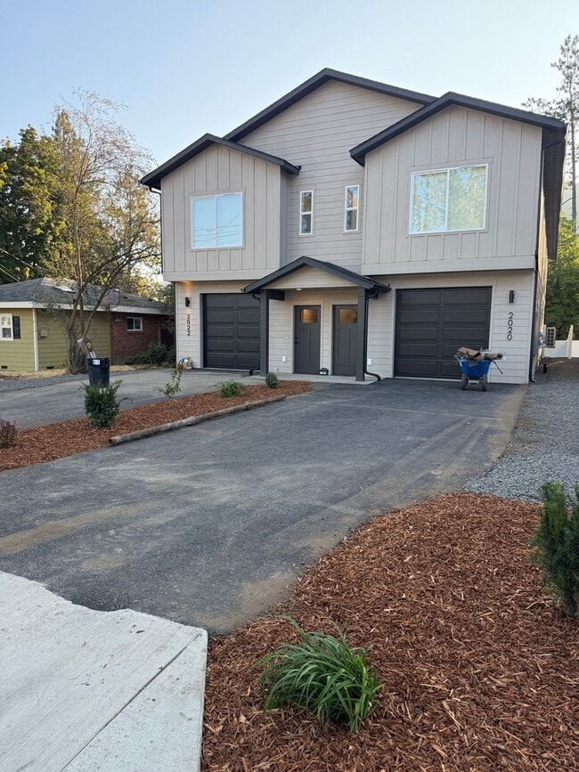 Building Photo - Duplex in CDA !