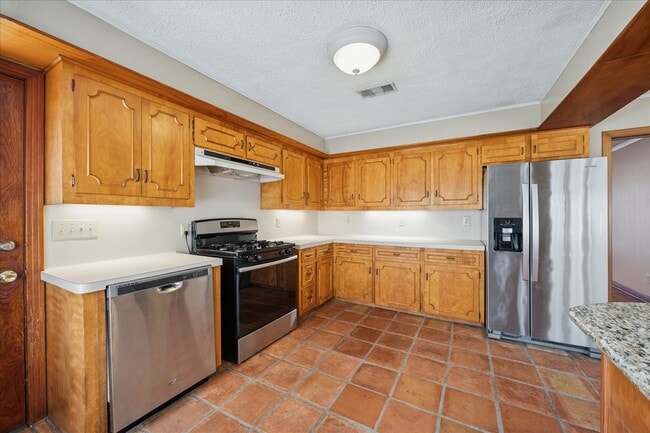 Building Photo - 2115 Gardenia Dr