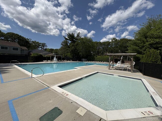 Building Photo - 219 Springmeadow Dr