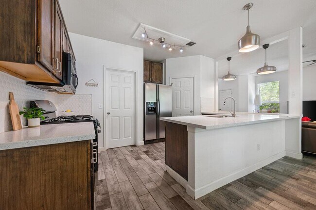 Building Photo - 13400 Rossello Dr