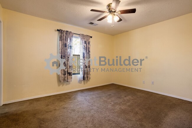 Building Photo - **WOW HOLIDAY SPECIAL PRICING**