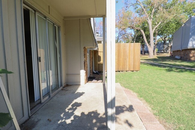 Building Photo - 2 Bed | 2 Bath in Central Tulsa!