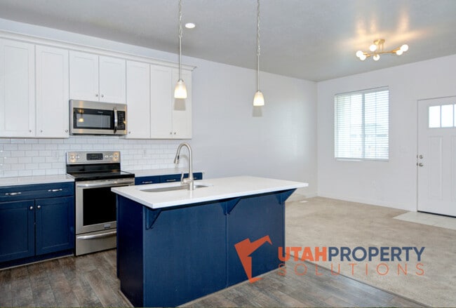 Building Photo - 1108 Emerald Pools Ln