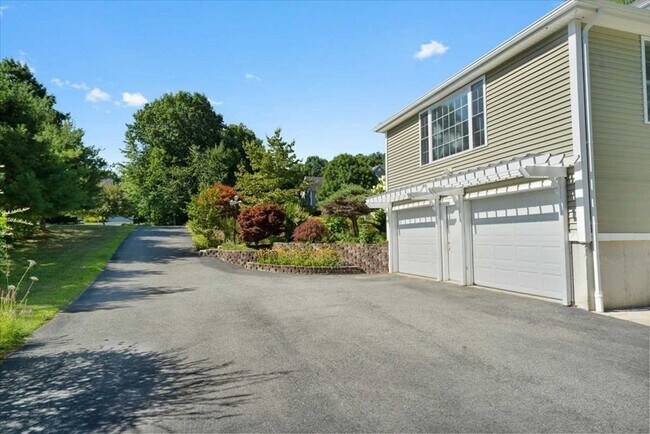 Building Photo - 89 Boulder Hill Dr