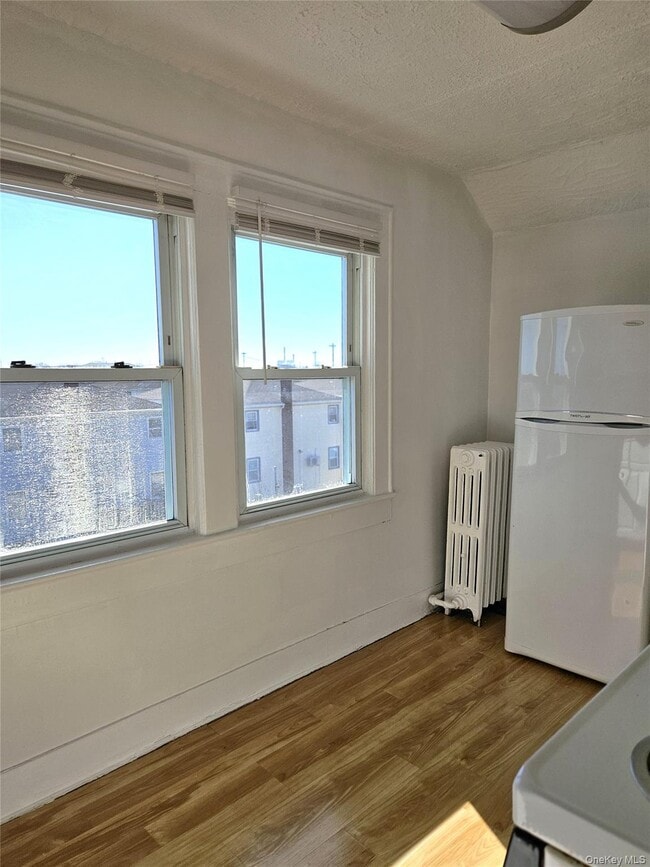 Building Photo - 56 4th Ave