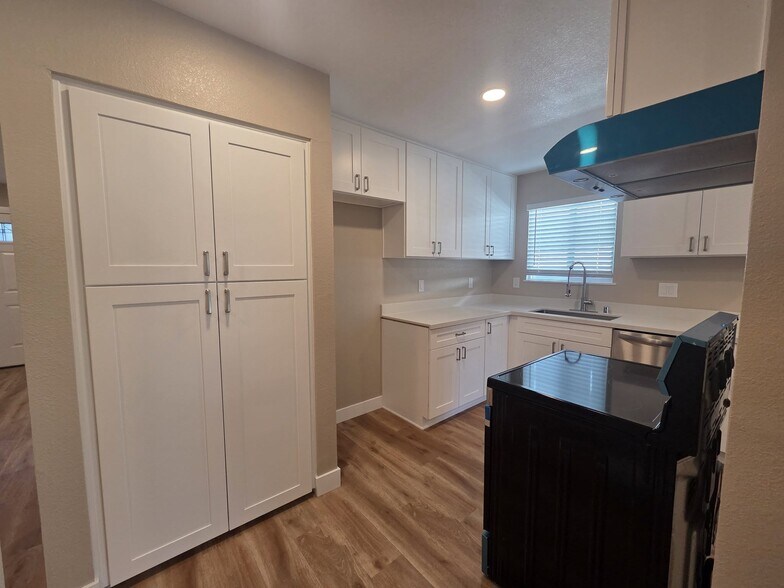Building Photo - 1337 Cottonwood Dr