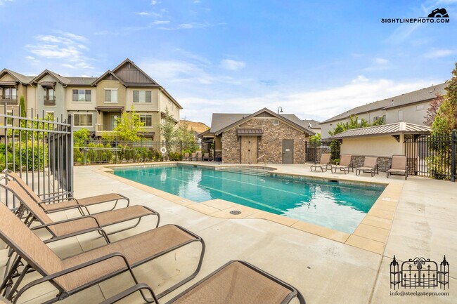 Building Photo - 3287 E Thoroughbred Ln
