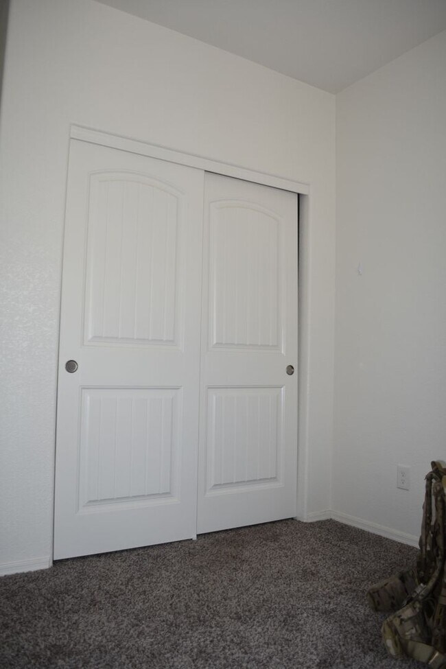Building Photo - Newer 2021 Beautiful home in gated communi...