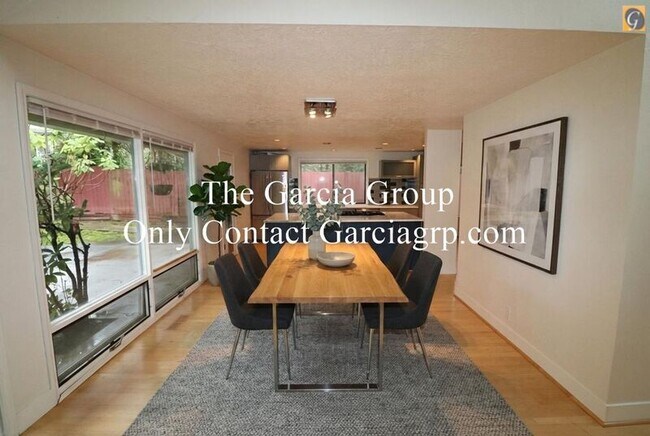 Building Photo - 10347 NW Alpenglow Way