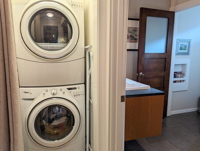 Building Photo - Remodeled Home Next To Zilker Park - 3 BR / 2 BA