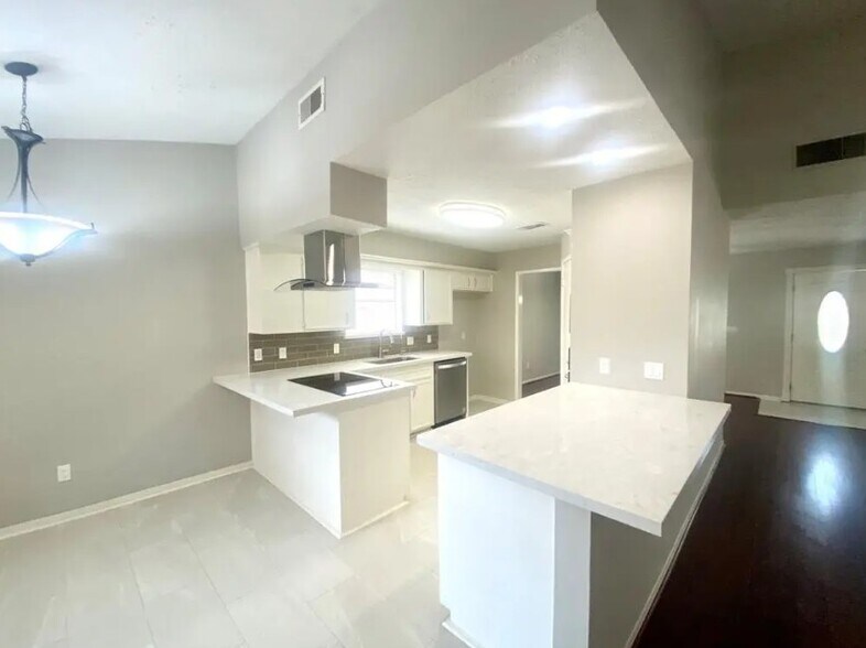 Building Photo - 2719 Cotton Stock Dr