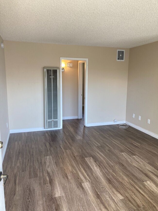 Building Photo - Upgraded 1 Bed/1 Bath in University Heights