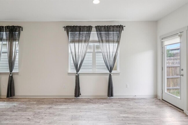 Building Photo - 8101 Linnie Ln