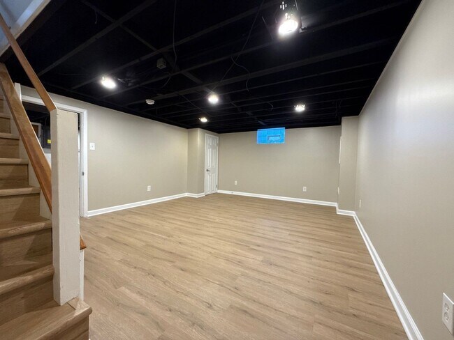 Building Photo - Beautiful 3 Bedroom 2 Bath House In Parkville