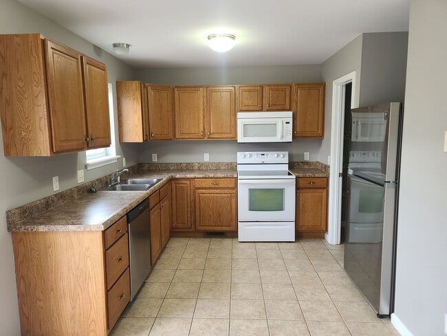 Building Photo - 3 Bedroom 2 1/2 bath Townhome for Rent in Waynesboro