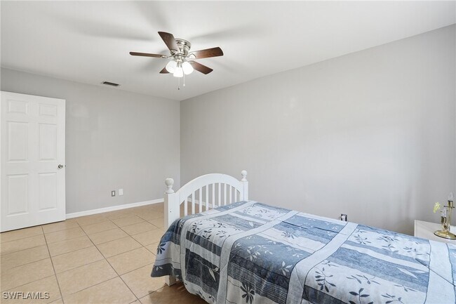 Building Photo - 4421 SW 14th Pl