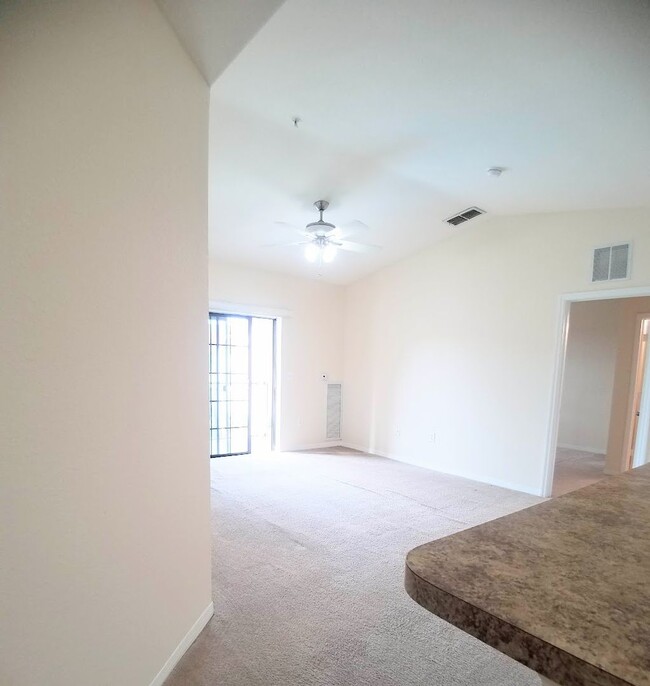 Building Photo - Beautiful 3/2 Pool View Condo  x Rent @ Th...