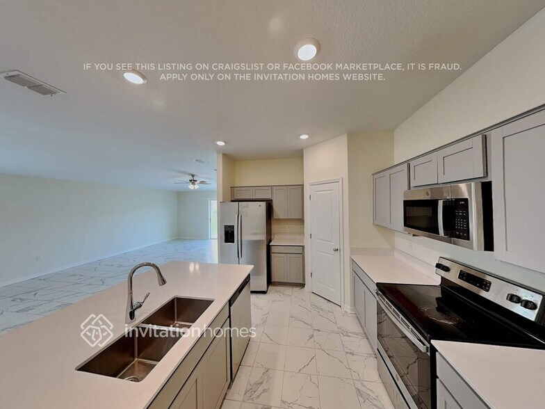 Building Photo - 4480 Holstein St