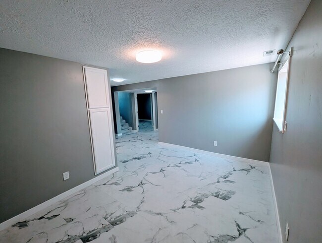 Building Photo - GET $500 OFF THE FIRST MONTHS RENT!!!