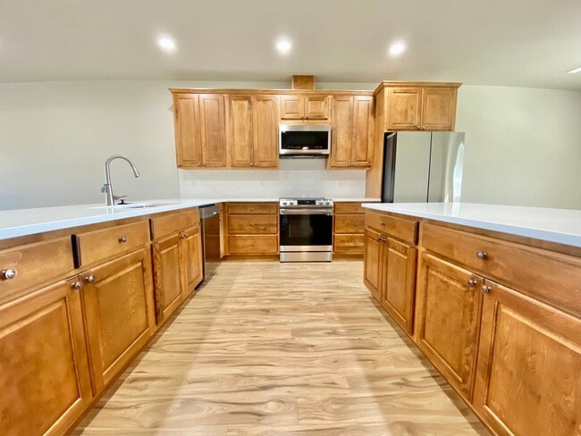 Building Photo - Gorgeous 3 Bedroom Home in West Valley