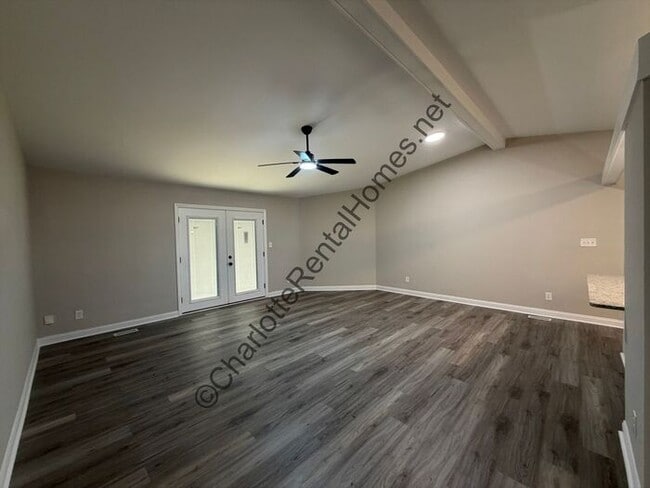 Building Photo - Beautifully Updated 3BR/2BA Home with Garage in Charlotte!