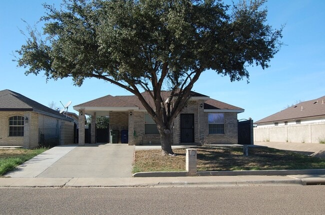 Building Photo - 3222 Monclova Dr
