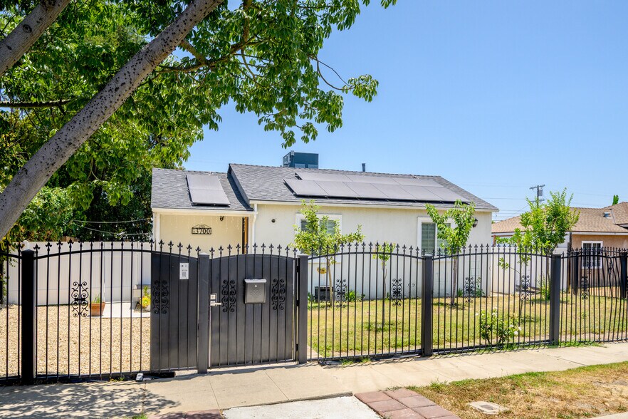 Building Photo - 13700 Branford St