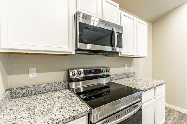 Building Photo - "Charming 3-Bed, 2-Bath Haven with 1,615 Sq Ft in Lubbock's Cozy Kirksey Avenue!" Half off first ...