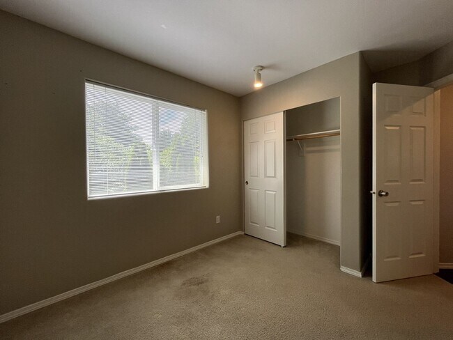 Building Photo - Beautiful 5BD/3BA Home with Soaking Tub, Island Kitchen & Attached 2-Car Garage