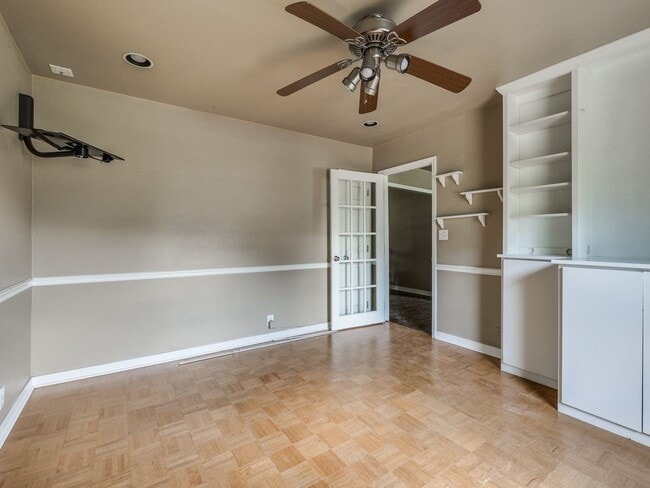 Building Photo - Great home, 4 bedrooms or 3+study, 1.5 bat...