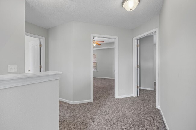 Building Photo - 5 Bedroom, 2.5 Bathroom - White Oak Subdivision - Richmond Hill