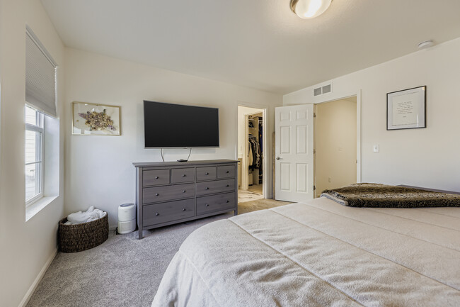 Building Photo - 1116 Highlands Dr