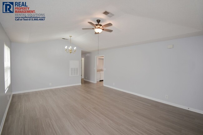 Building Photo - Adorable 2bd 2 ba home with fenced in yard and attached garage!