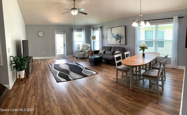 Building Photo - 1466 Alaqua Way