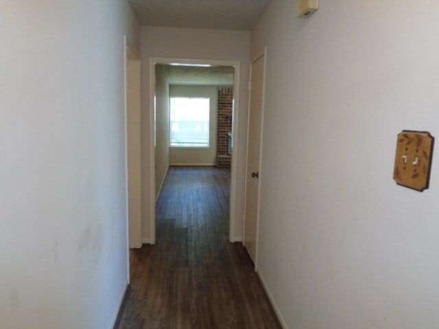 Building Photo - 2111 Pincher Creek Dr