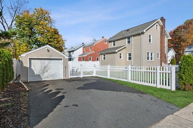 Building Photo - 640 Martense Ave