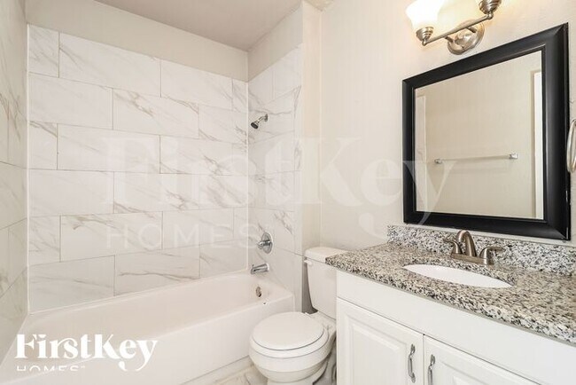 Building Photo - 3205 Hanover Dr