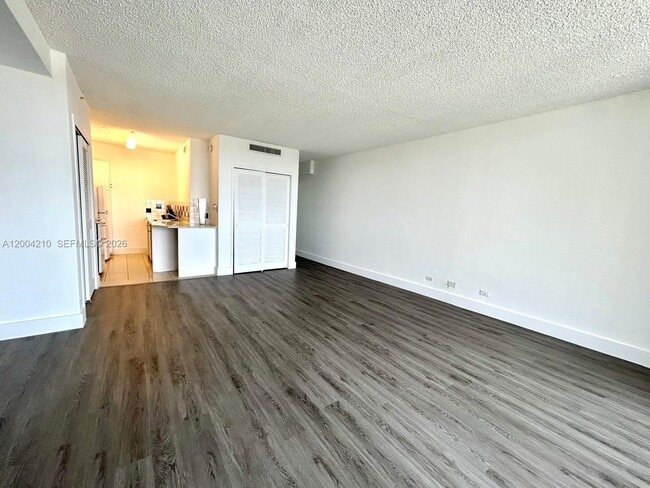 Building Photo - 1500 Bay Rd