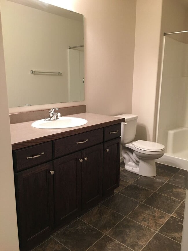 Building Photo - 3 Bed 2 Bath Twin Home